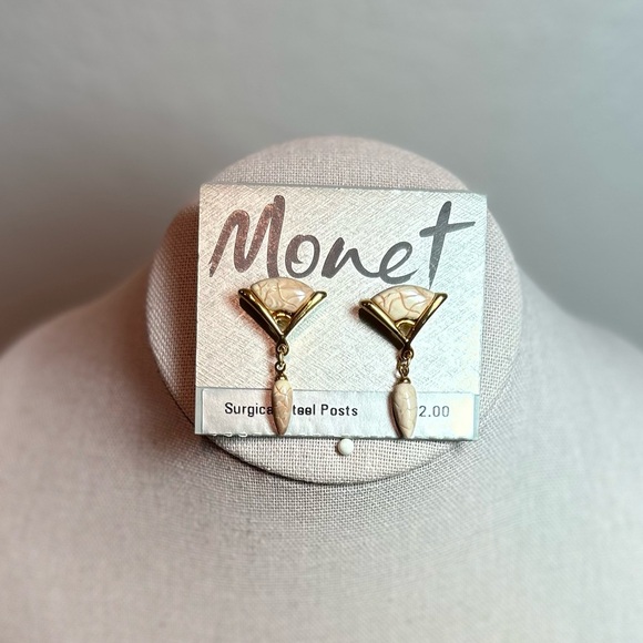 NWT Monet Gold-tone Coral Stone Dangle Earrings - Picture 2 of 2